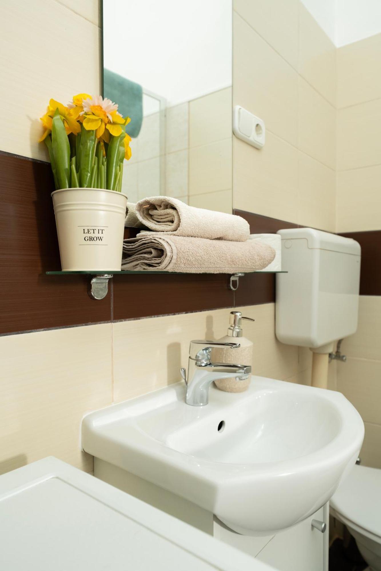 Bakats Square Premium With Ac Appartamento Budapest